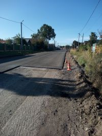 Работы по замене асфальтового покрытия в деревне Аленино