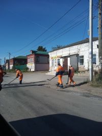 Работы по замене асфальтового покрытия в деревне Аленино